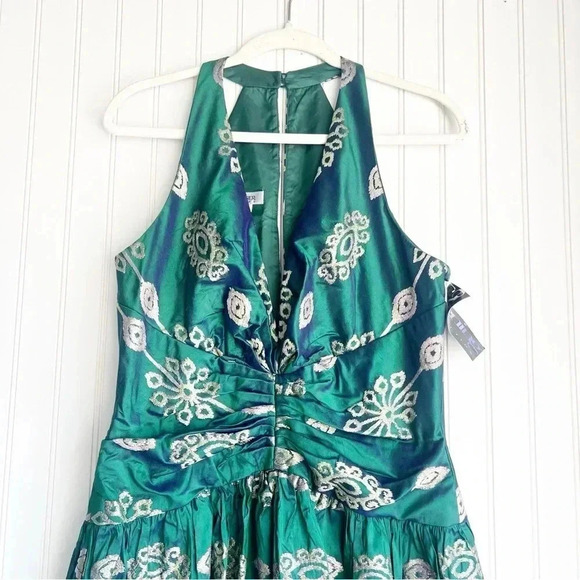 Kay Unger Size 12 Green irradiance V-Neck Racer Back Embroidered Dress NEW! - Picture 2 of 7